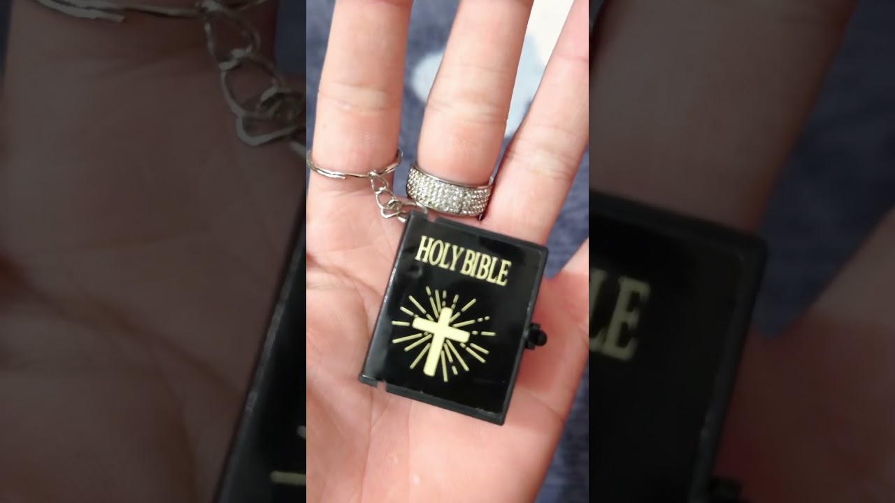 Ta mała Biblia jest taka słodka🥹☦️ #jezus #biblia #chrześcijanin #b&oacute;g