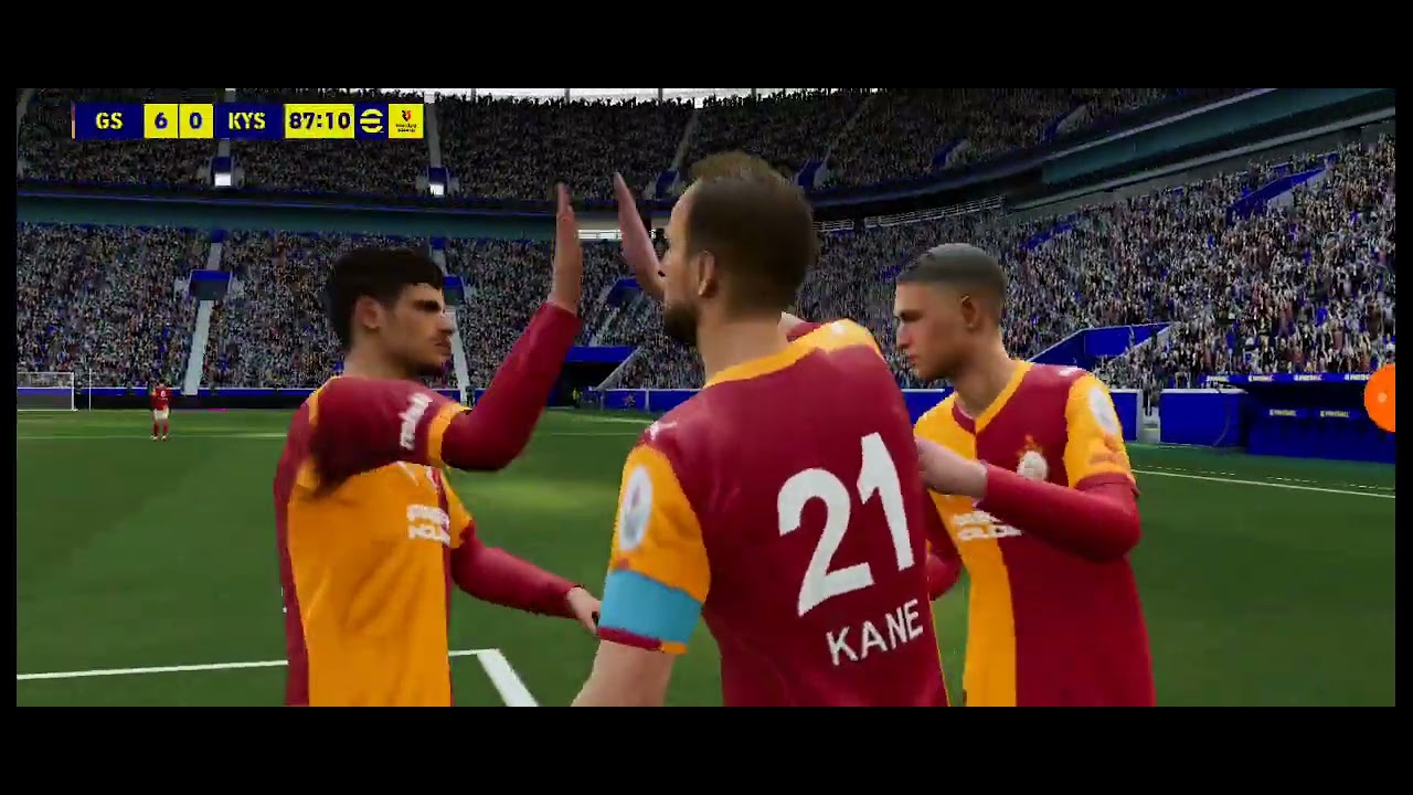 Efootball oynadım