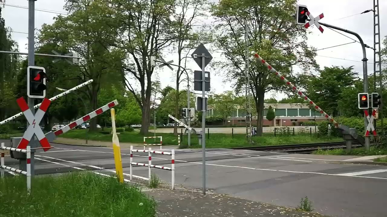 Bahnübergänge im Zeitraffer 😂/ Railway crossing time lapse