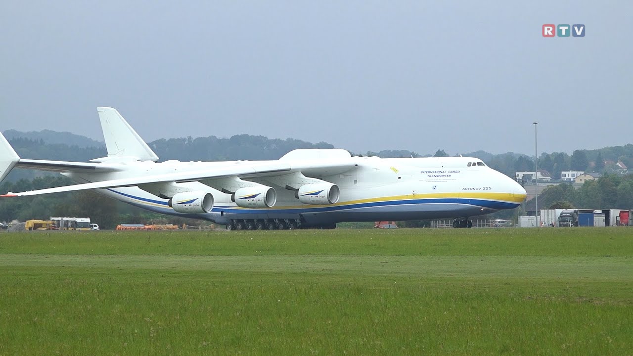 Größtes Flugzeug der Welt ist in Linz gelandet