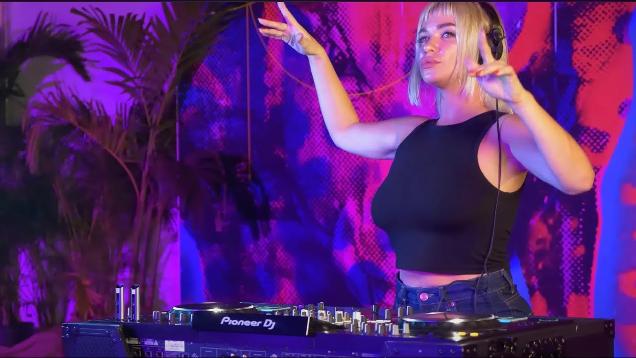 Mila Rubio - Live @ Rooftop, Miami, USA [ Melodic Techno / Progressive House ]  DJ Mix 2023