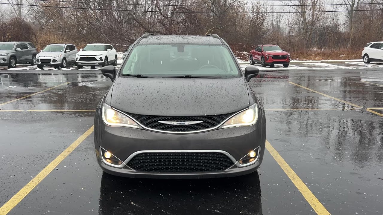 2017 Chrysler Pacifica Touring-L at Heidebreicht Chevrolet | Washington, MI