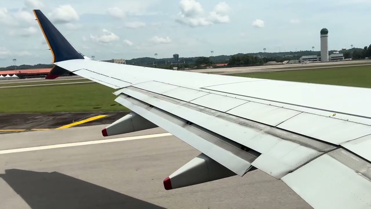 B737-8 Max 9V-MBH Take off roar@BWN/WBSB