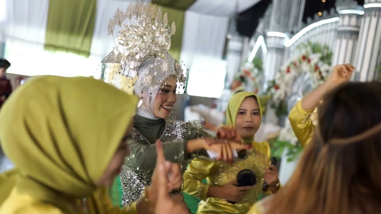 Goyang Asik Bridesmaid Wedding Fira & Mandala Desa Tapus Kecamatan Pampangan