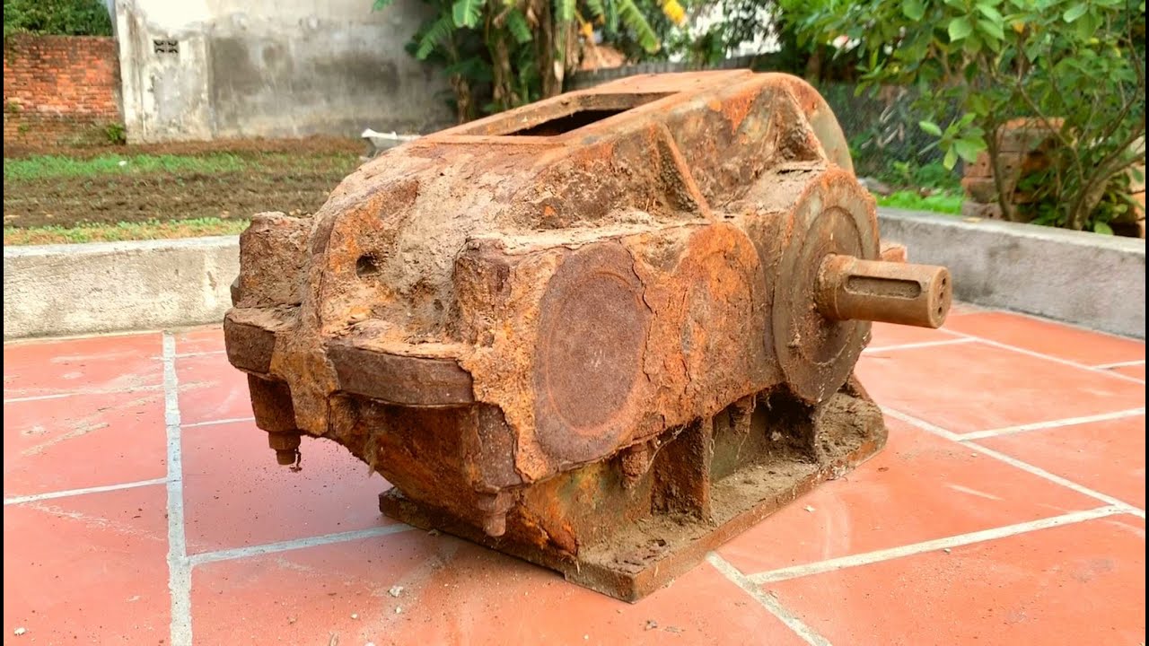 Restoration of very rusty construction crane reducer gearbox | Reuse the 3-speed gearbox