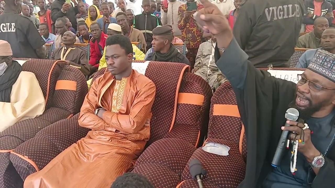 Kabako ! El-Hadj Banjoukou Doumya collecte de l'argent pour Cheick Salibou Berthé.