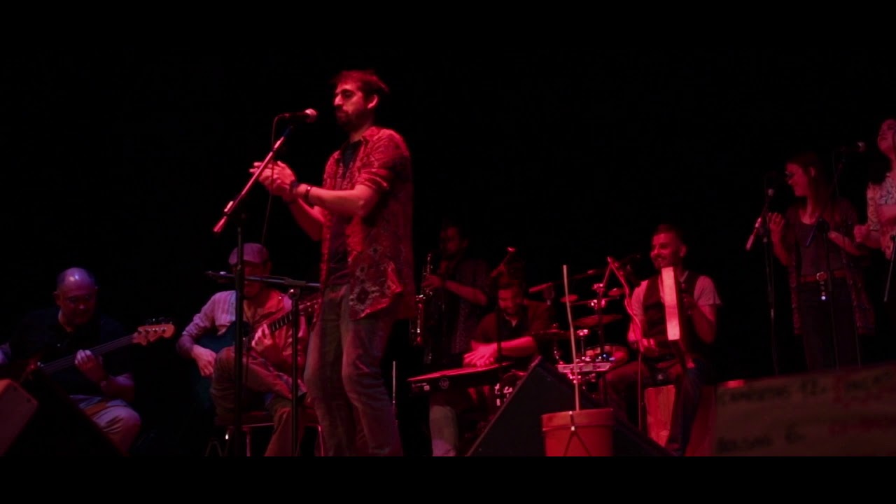 Entavía + Voces del más acá - Inés