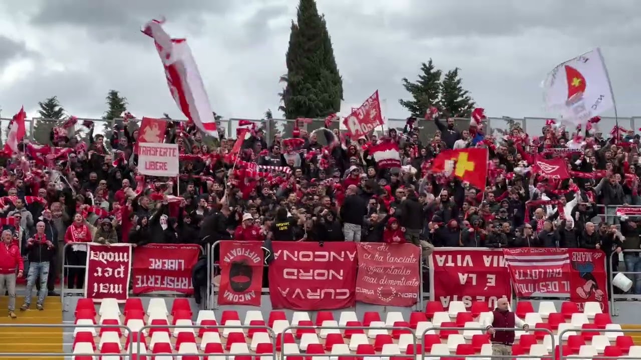Curva Nord Ancona in trasferta a Macerata 2025-26.