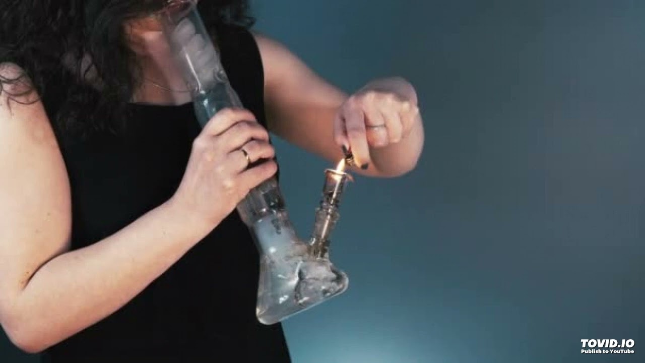 Which Type of Bong Offers the Smoothest Hits?