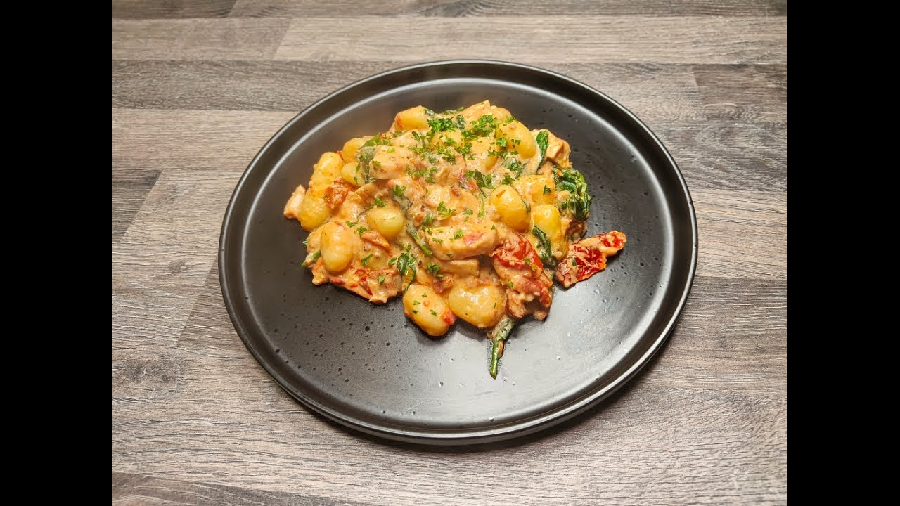 Nebudeš vařit nic jiného - Noky s kuřetem sušenými rajčaty a špenátem - rychlý recept