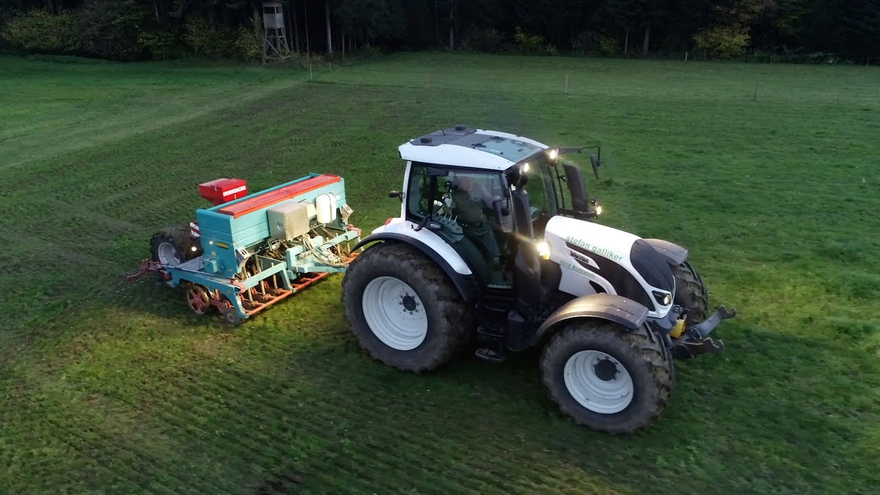 Direktsaat Weizen mit leichten Maschinen ( Valtra u. Sulky )