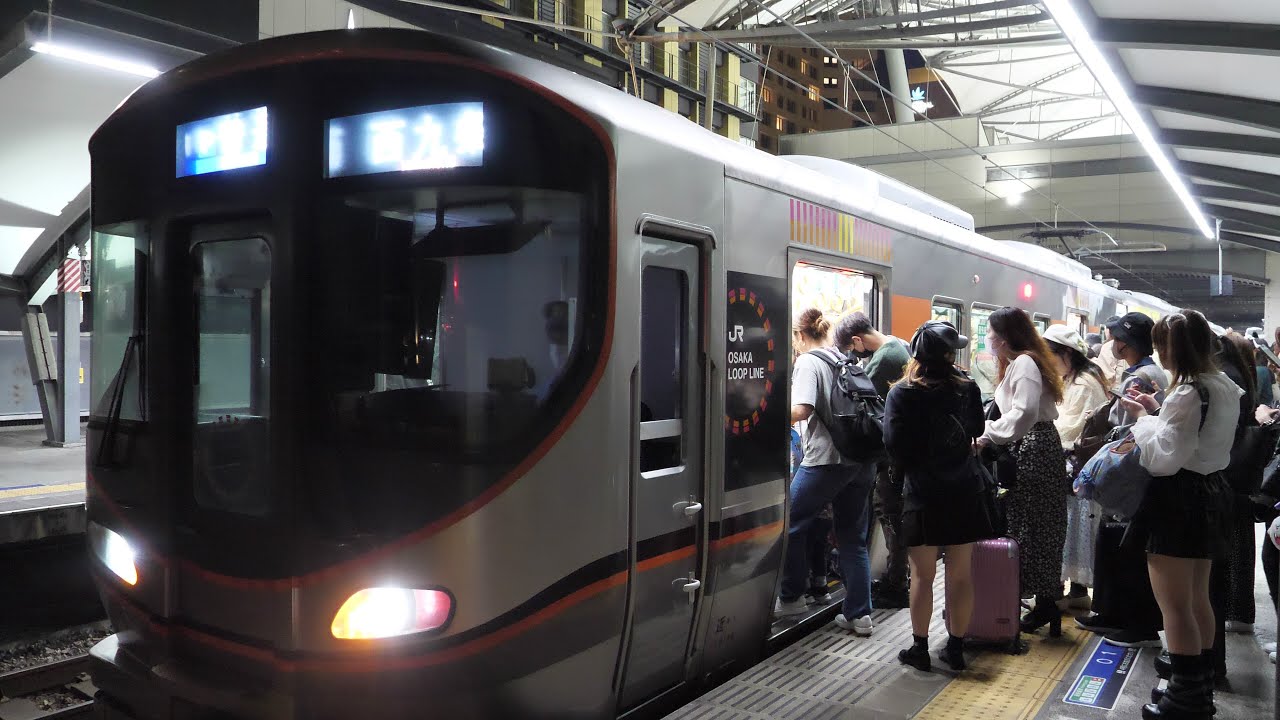 【JR西日本】ゆめ咲線ユニバーサルシティ駅　323系西九条行にUSJ帰りの人間が殺到してYES LIMIT! ユニバーサルシティ・ホラー・ナイト2023/11（4K UHD 60fps）