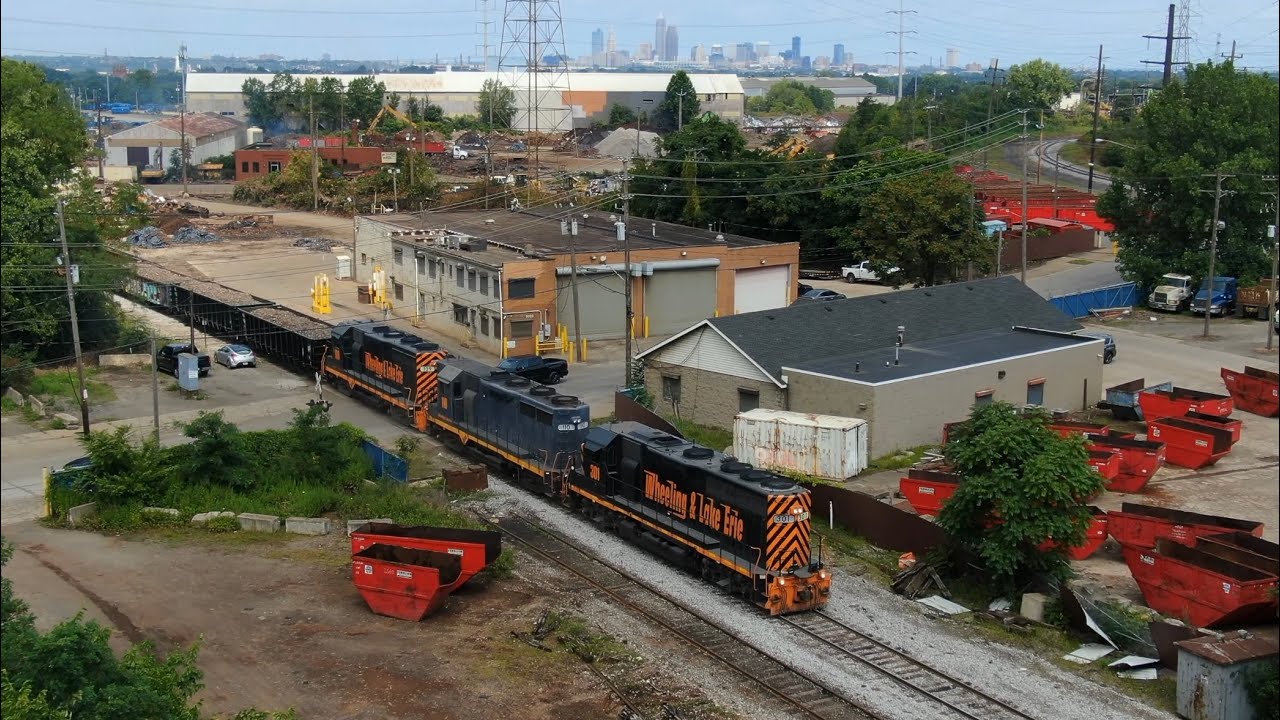 Wheeling train switching the scrap yard in Cleveland W&LE 109 301