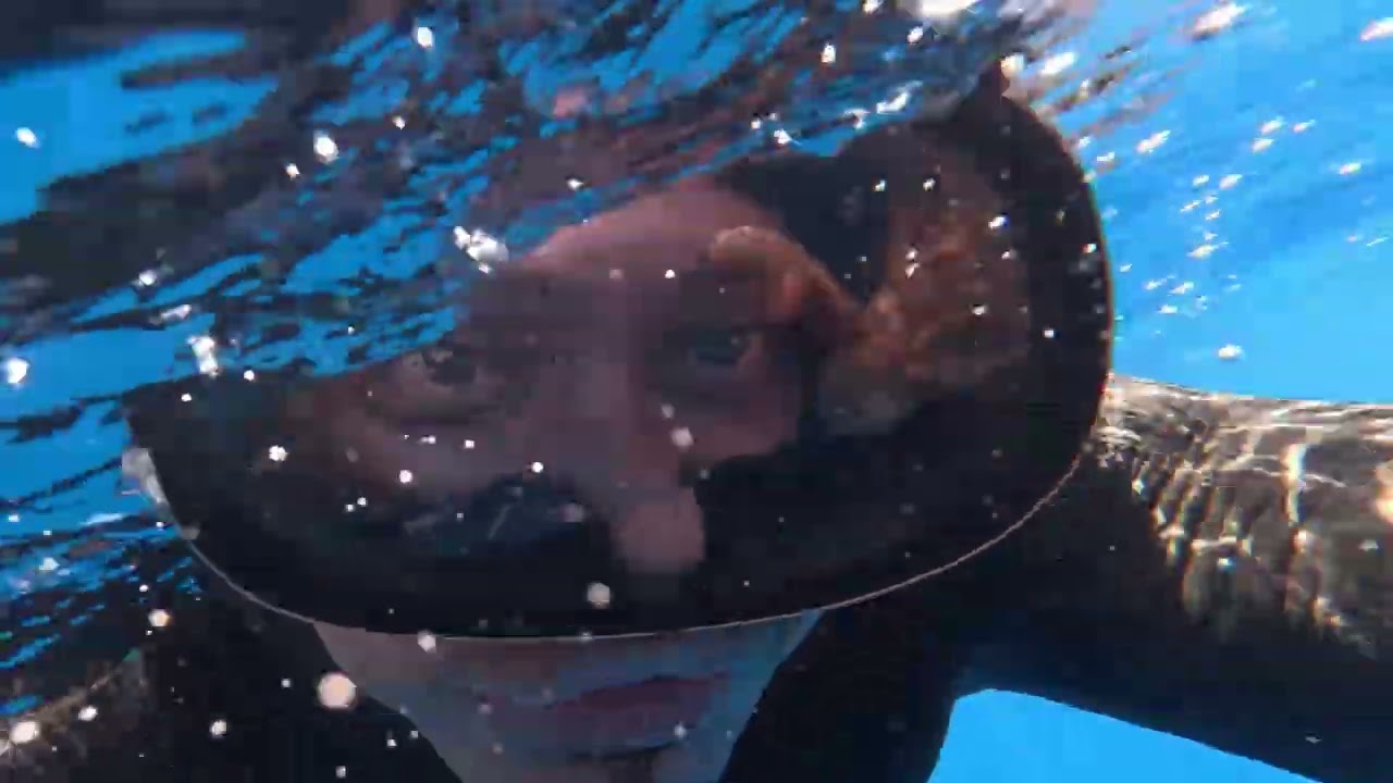 buceando en alta mar