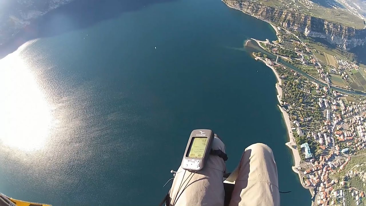 Volo dal Monte Altissimo a Riva del Garda in Parapendio (decollo basso Ovest)