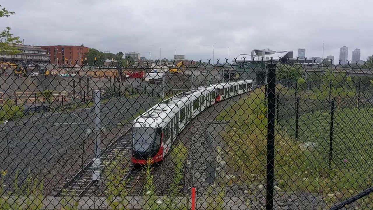 Otrains at Pimisi Station. 08/05/2024
