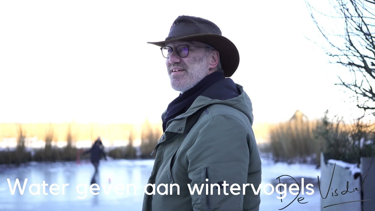 Water geven aan wintervogels / Giving water to winterbirds #251