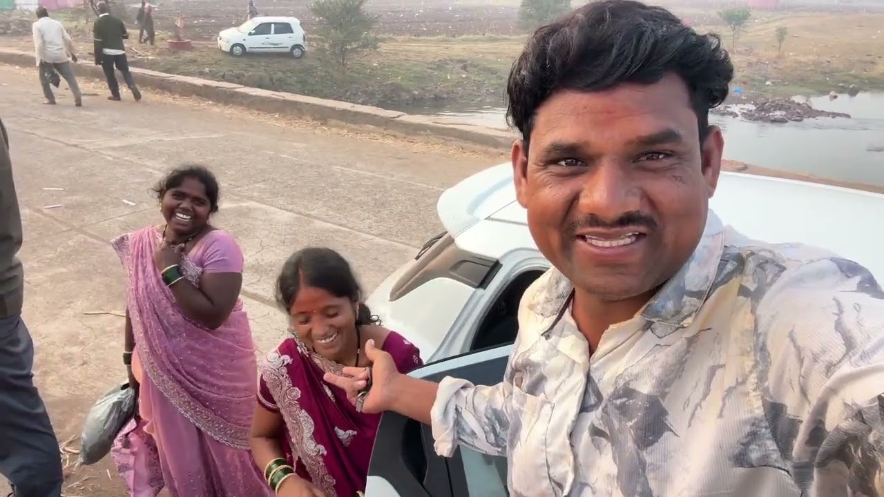 निघालो बघा सकाळी सकाळी दूध नाई नदीवर अंघोळ करायला रात्र भर थंडीने गारटली सगळी 😂#गावठीनिलेशपुनम 