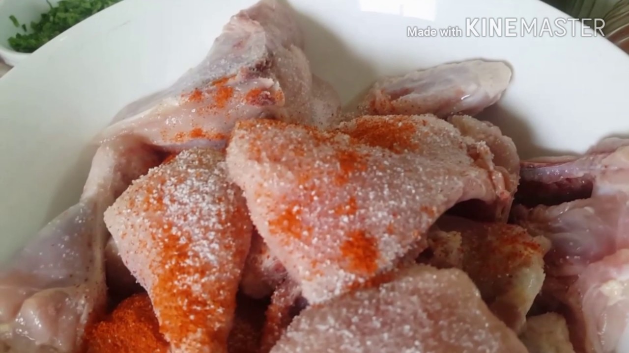 في قاعته دجاج