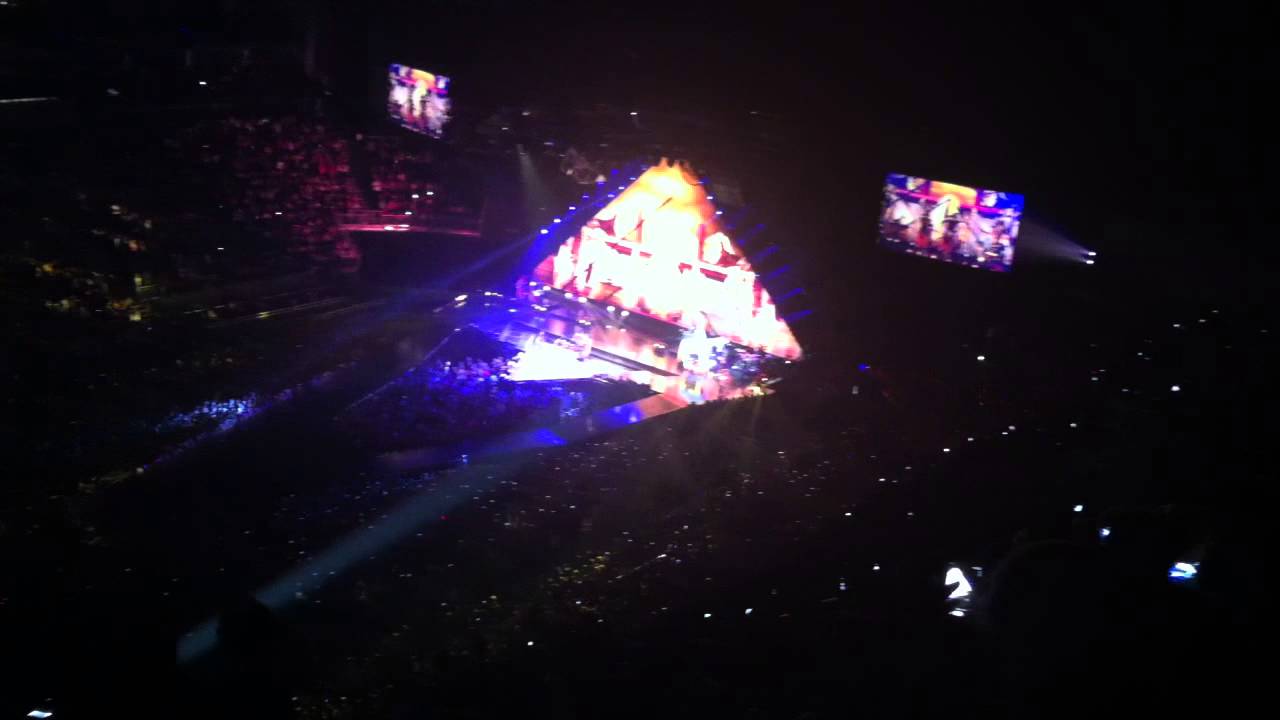 Katy Perry @ O2 Arena  -  Dark Horse
