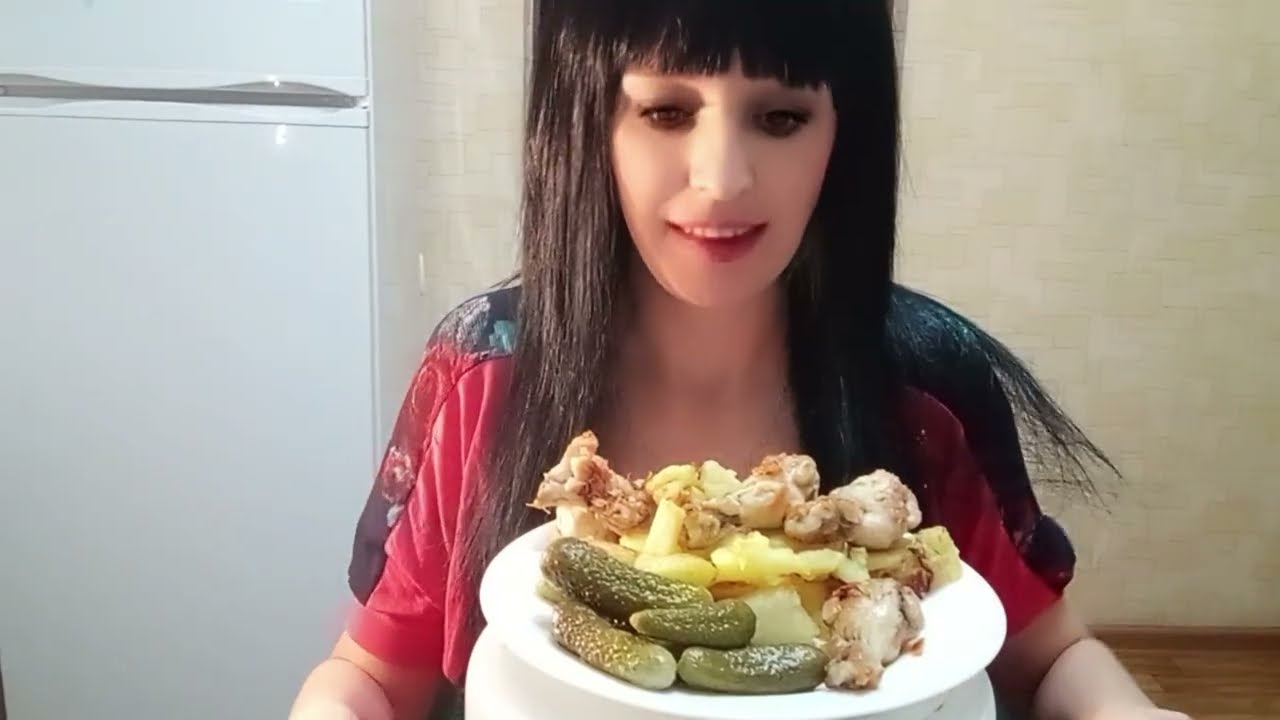 МУКБАНГ/КАРТОШКА  /Жареные крылышки/огурчики ) морковь с чесноком