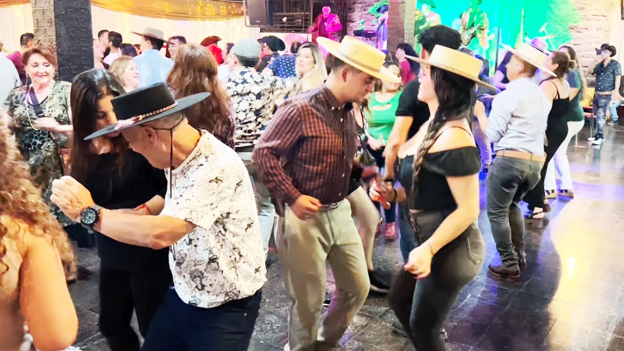 MIX BAILABLE - Bellas mujeres bailan rancheras  al estilo de LA MONEDA DE ORO