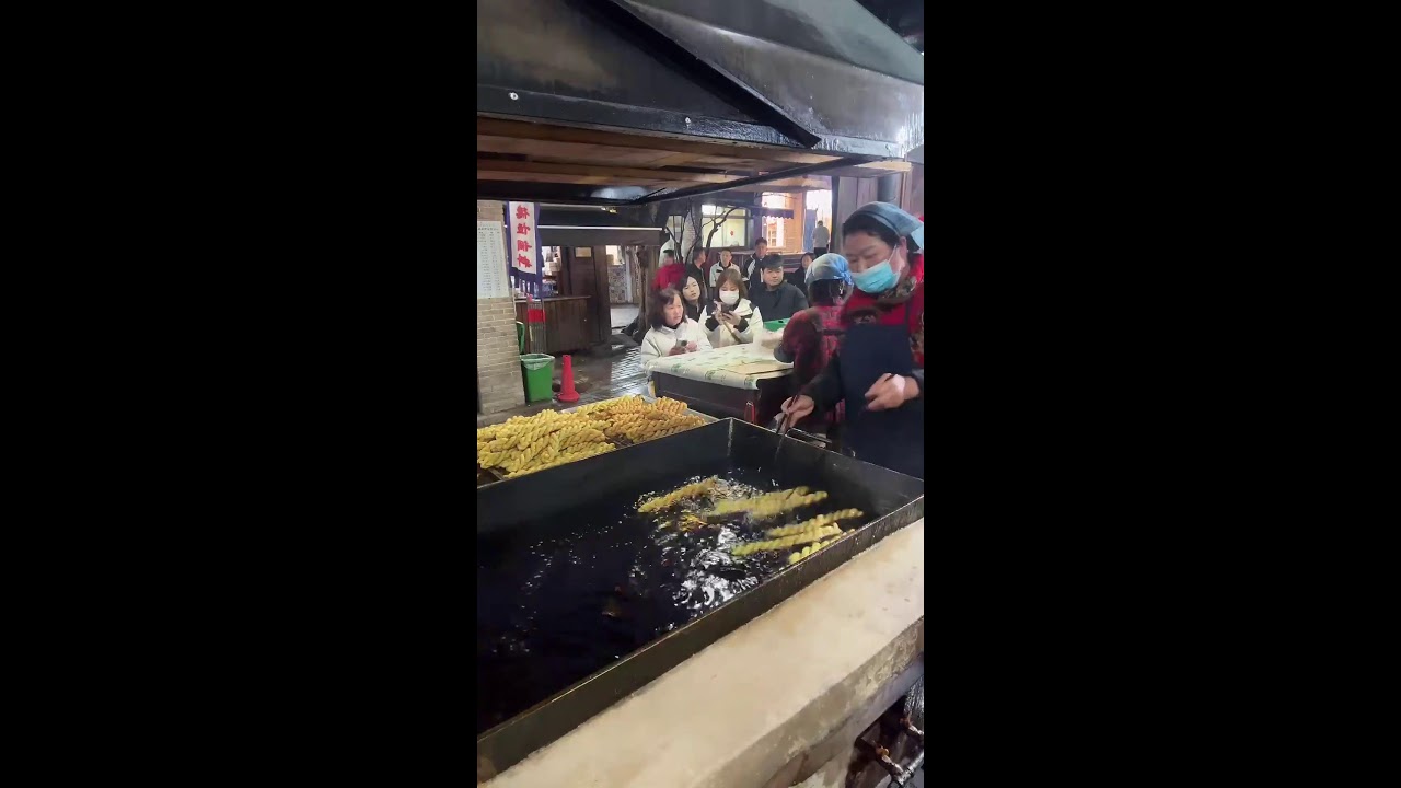 Magical Chinese street food 神奇的中国街头美食  不思議な中国の街グルメ