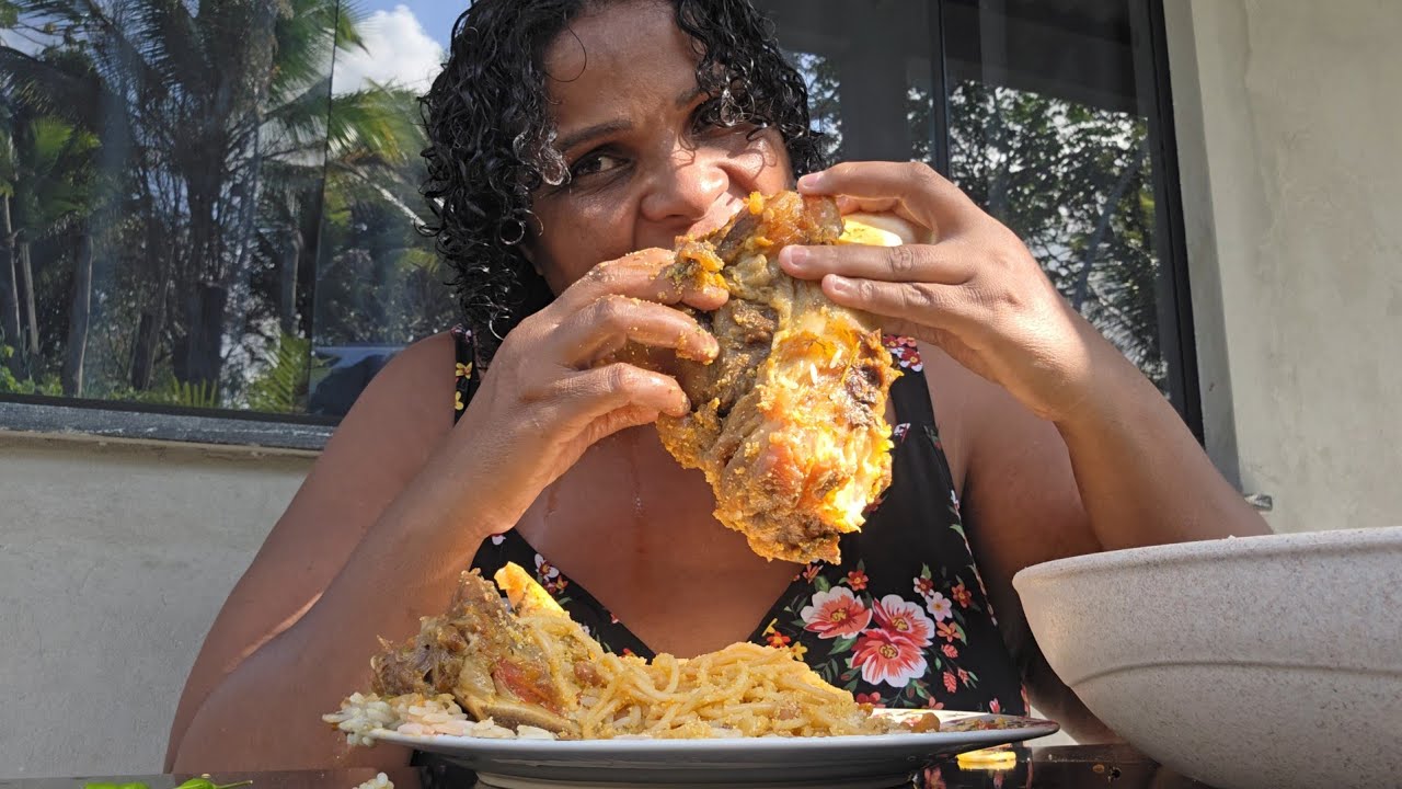 ALMOÇO DW HOJE TAVA BOM DE MAIS AQUI NA ROÇA MUITO TUTANO MACARRAO ARROZ  FARINHA PIMENTA 😋😋😋