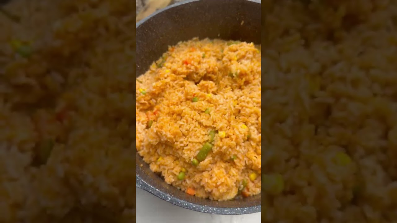 Carnitas con arroz y salsa de molcajete de #cosinandocon Lolita 