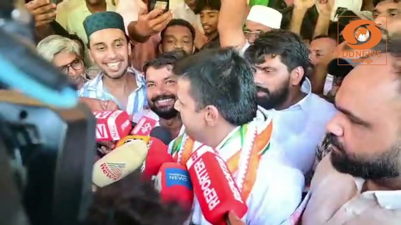 യുഡിഎഫ് തൃക്കരിപ്പൂർ മണ്ഡലം സ്ഥാനാർത്ഥിയായി മത്സരിക്കുന്ന സന്ദീപ്  വാര്യർ തെരഞ്ഞടുപ്പ് പര്യടനത്തിൽ..