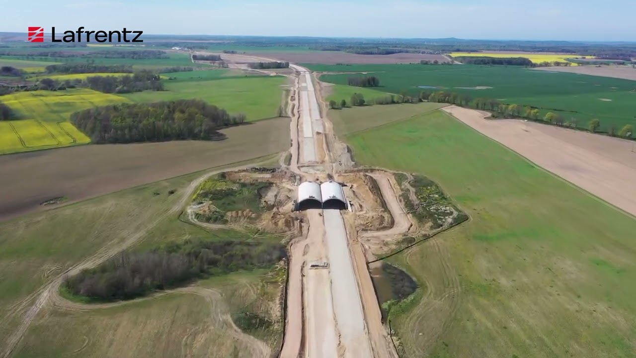 Budowa drogi ekspresowej S6 Bobrowniki - Skórowo  - Kwiecień 2025 - film z powietrza