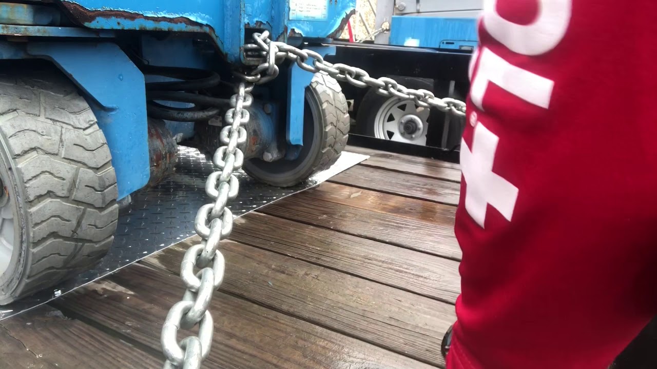 Locking a scissor lift