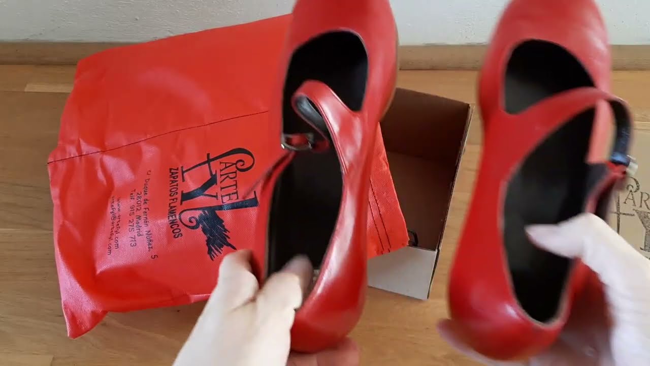 Unboxing flamenco shoes Artefyl: Alegr&iacute;a red leather extra professional double width