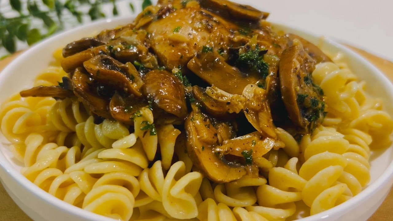 Dinner In just 30 minutes Chicken thighs in a creamy garlic sauce with mushrooms