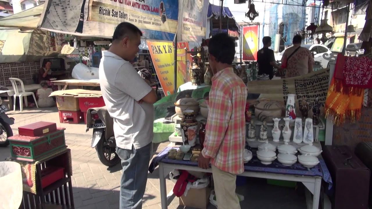 Pasar Klithikan tempat berburu barang antik - NET12