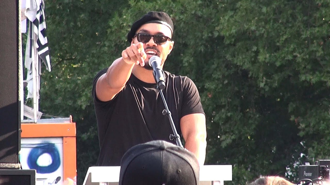K.I.Z. Tarek spricht bei Die PARTEI-Großkundgebung Oranienplatz Berlin LIVE