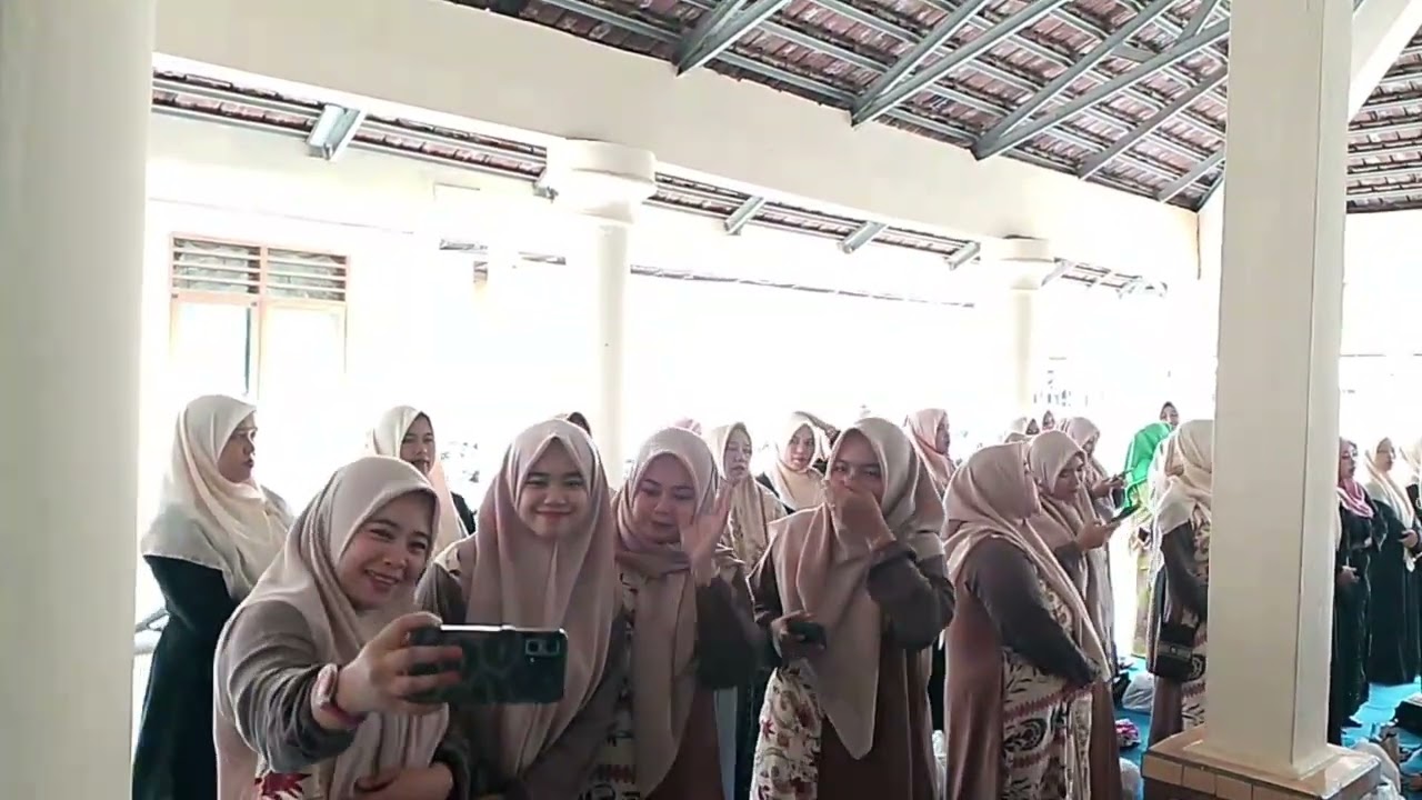 PENGAJIAN RUTIN MEMPERINGATI ISRA MI'RAJ DI DESA PASREPAN