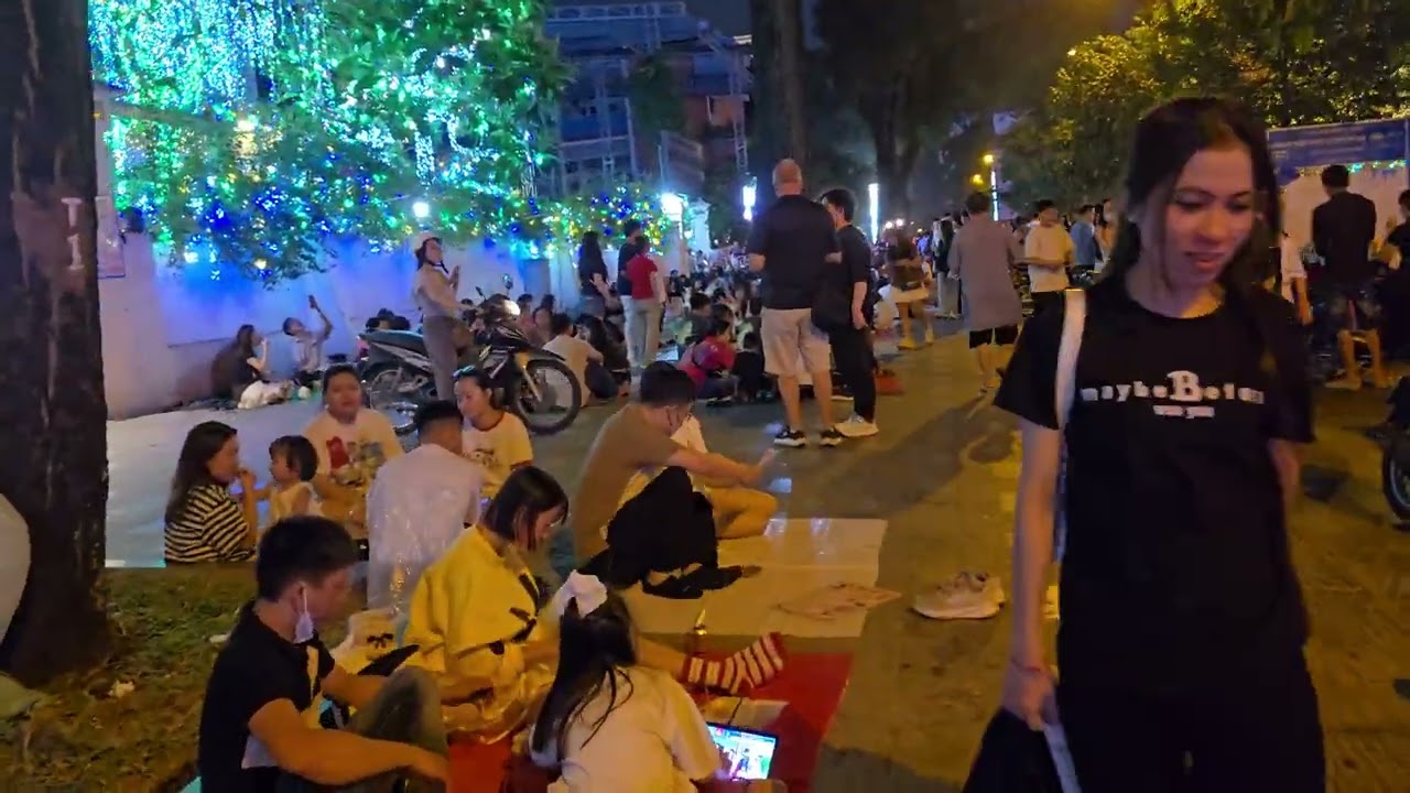 Nhà thờ Đức Bà 2 .