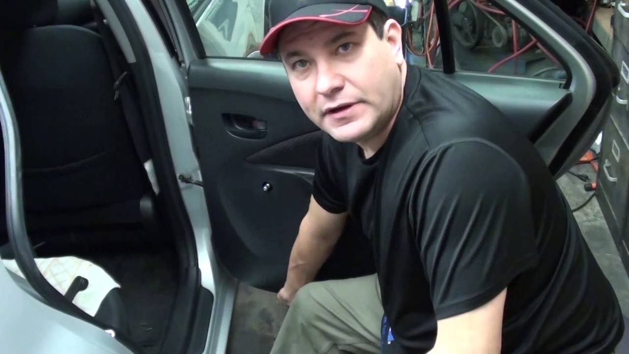 How to remove front and rear door panels on a 2007 Toyota Yaris 4 door