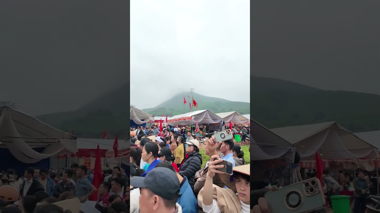 Mọi Người Đang Tập Chung Rất Đông Để Chuẩn Bị Xem Cấy Thi Tại Lễ Hội Khai Hạ Xã Yên Phú 2026