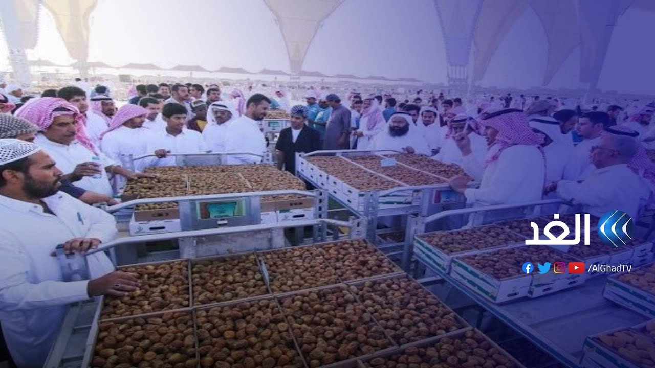 التجار يتنافسون على أفضل التمور في مهرجان عنيزة بالسعودية
