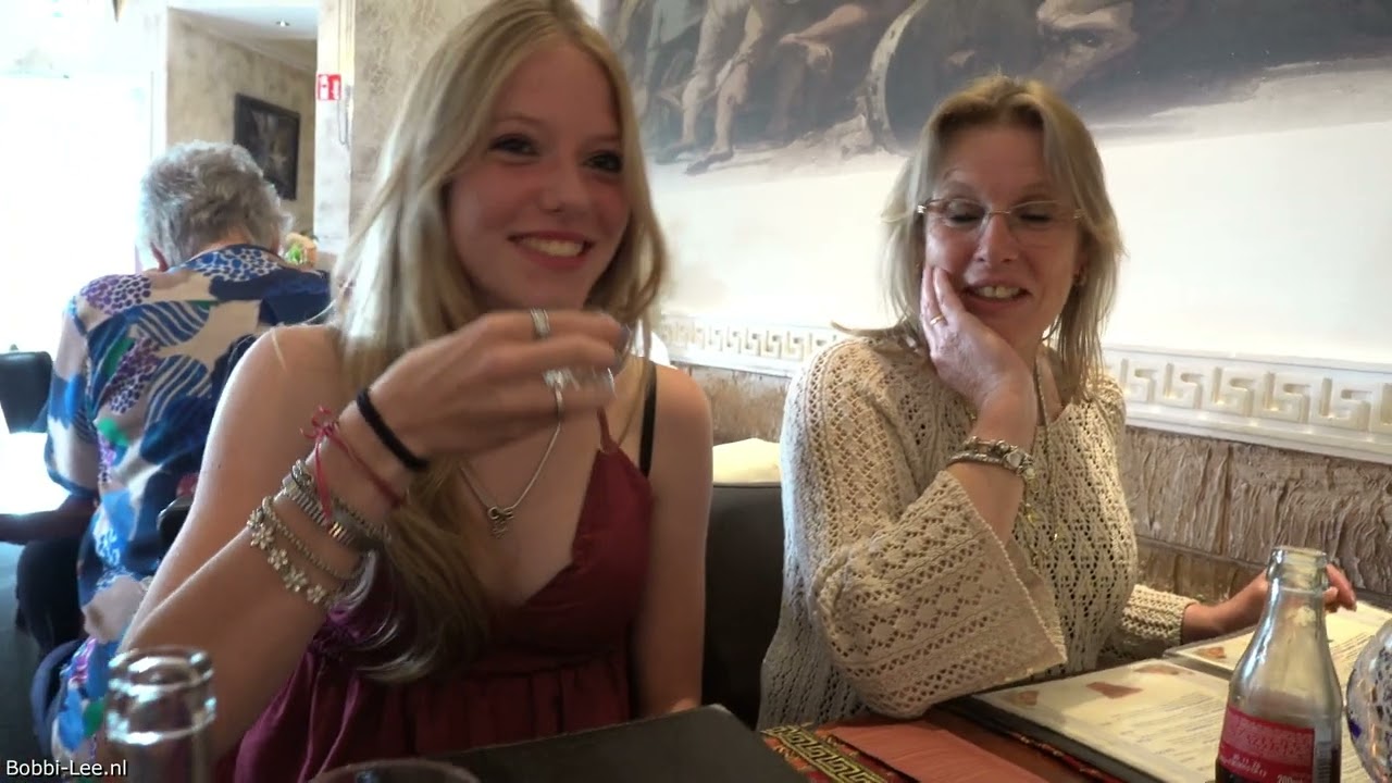 Vandaag ben ik JARIG. Ik ben 15 jaar geworden. Lekker uit eten bij de GRIEK. Zaterdag vieren!  #3785