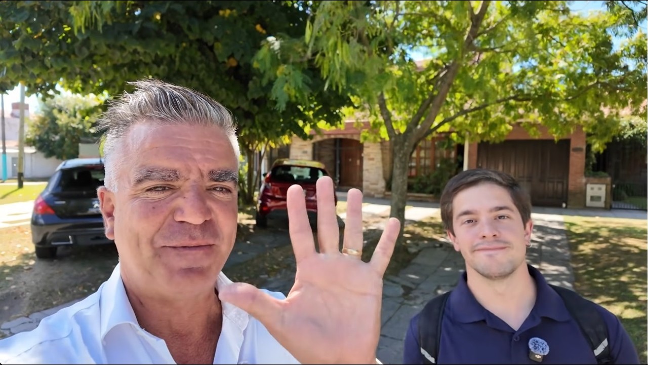 Venta - Casa cuatro ambientes con quincho y departamento - Av J J Paso 2275