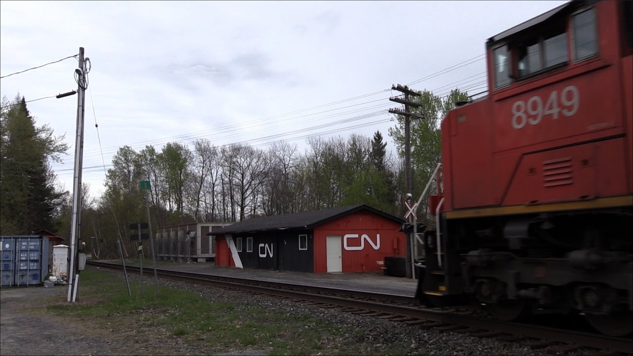 CN 8949 at North Parry (16MAY2017)