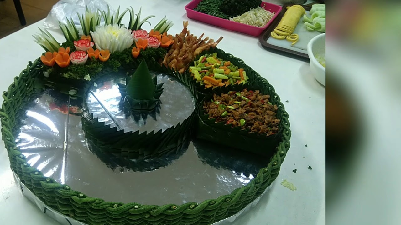 Tumpeng nasi kuning