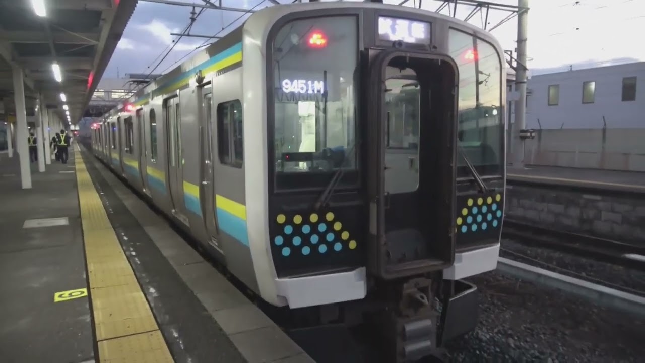 早朝の篠ノ井線を走行し、篠ノ井駅でJR東海383系「しなの」や、しなの鉄道SR1系200番台などと初対面し、ホームで計測を行い信越本線を長野方面へ走行した、初長野入りのE131系R10編成試運転列車。