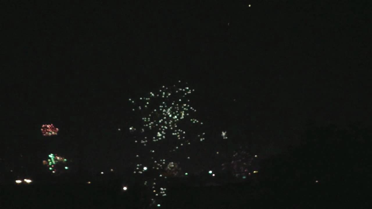 Buenos Aires recibiendo el 2012. FUEGOS ARTIFICIALES