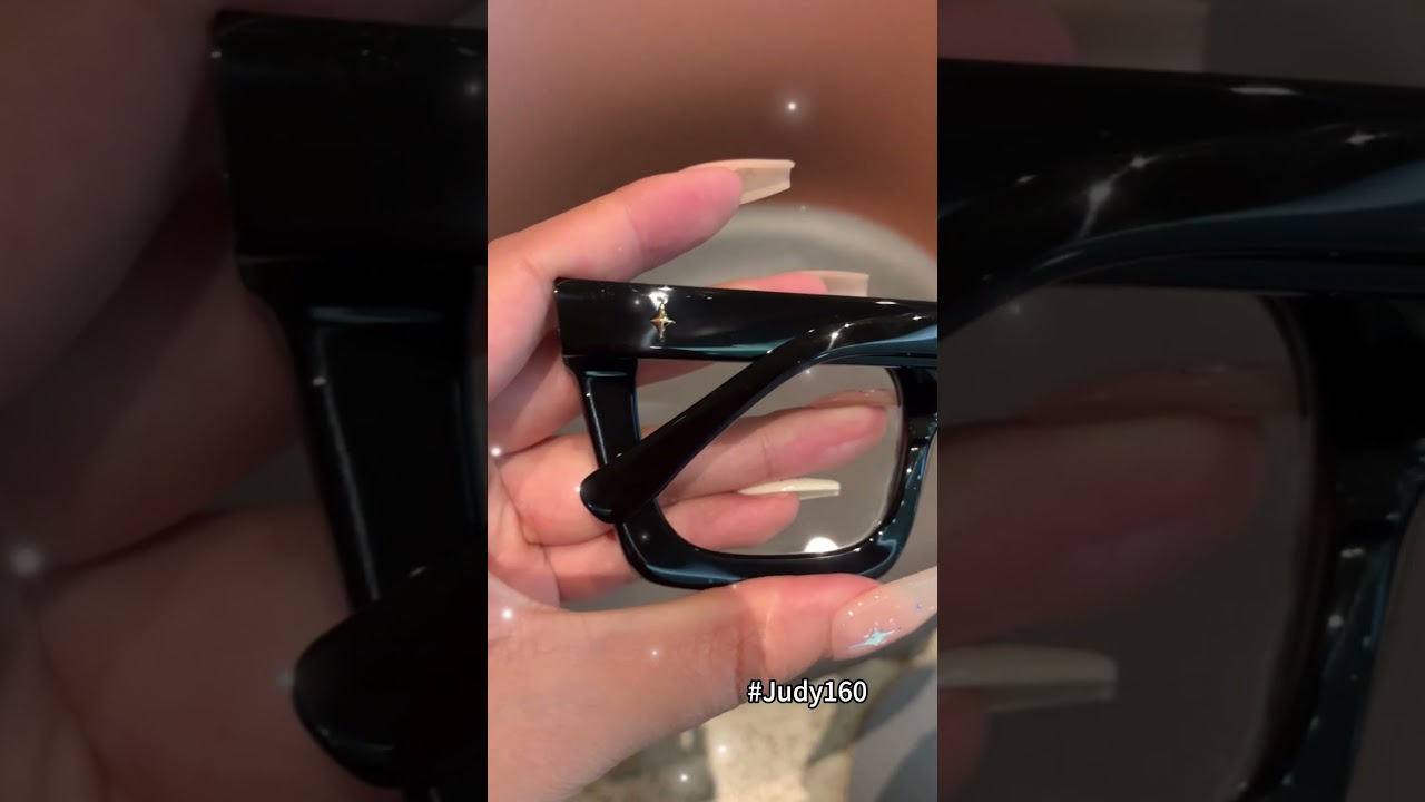 Thick black frame   #eyewearfashion #eyewear #eyeglasses #eyewearstyle #glassesfashion