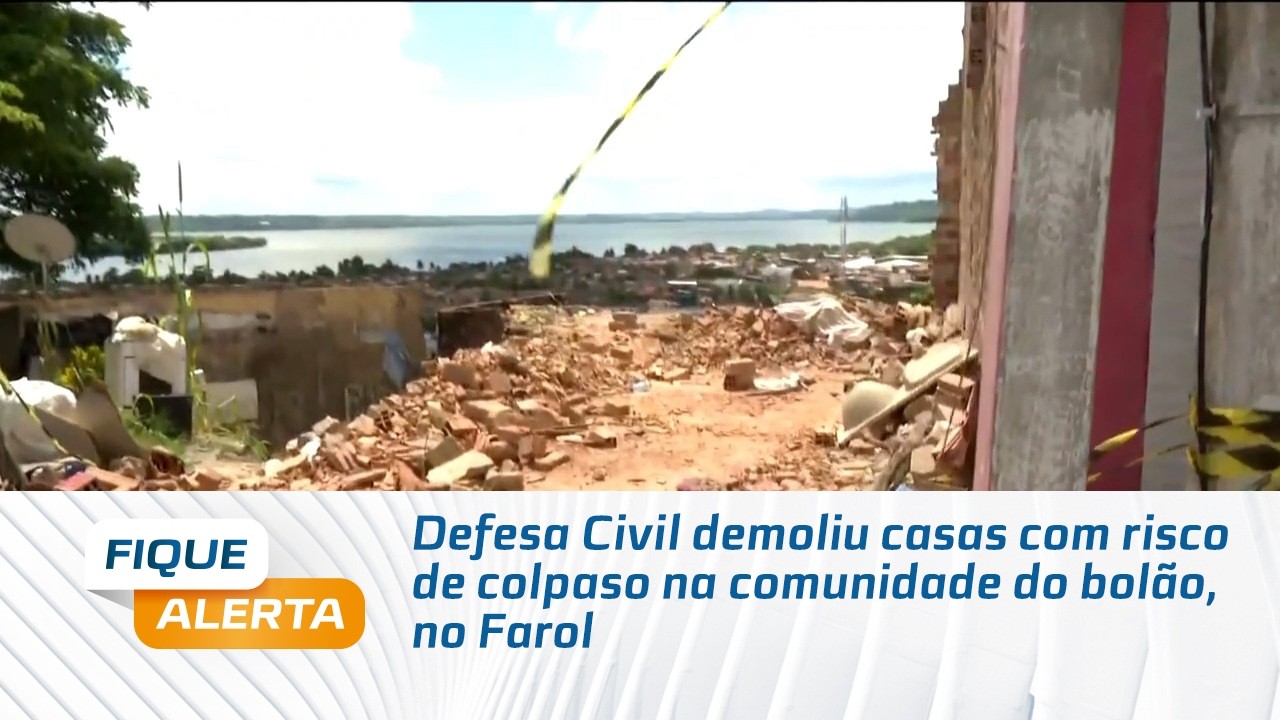 Defesa Civil demoliu casas com risco de colpaso na comunidade do bolão, no Farol