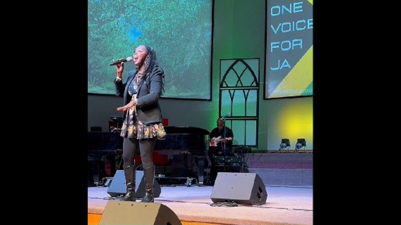 Recording Artist Hetti-Marie singing her new single, 